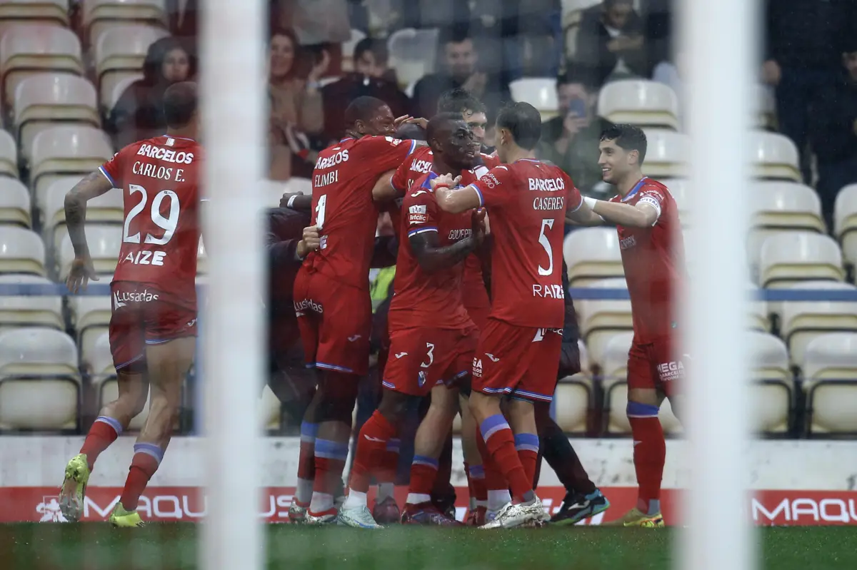 Jogadores do Gil Vicente festejam golo