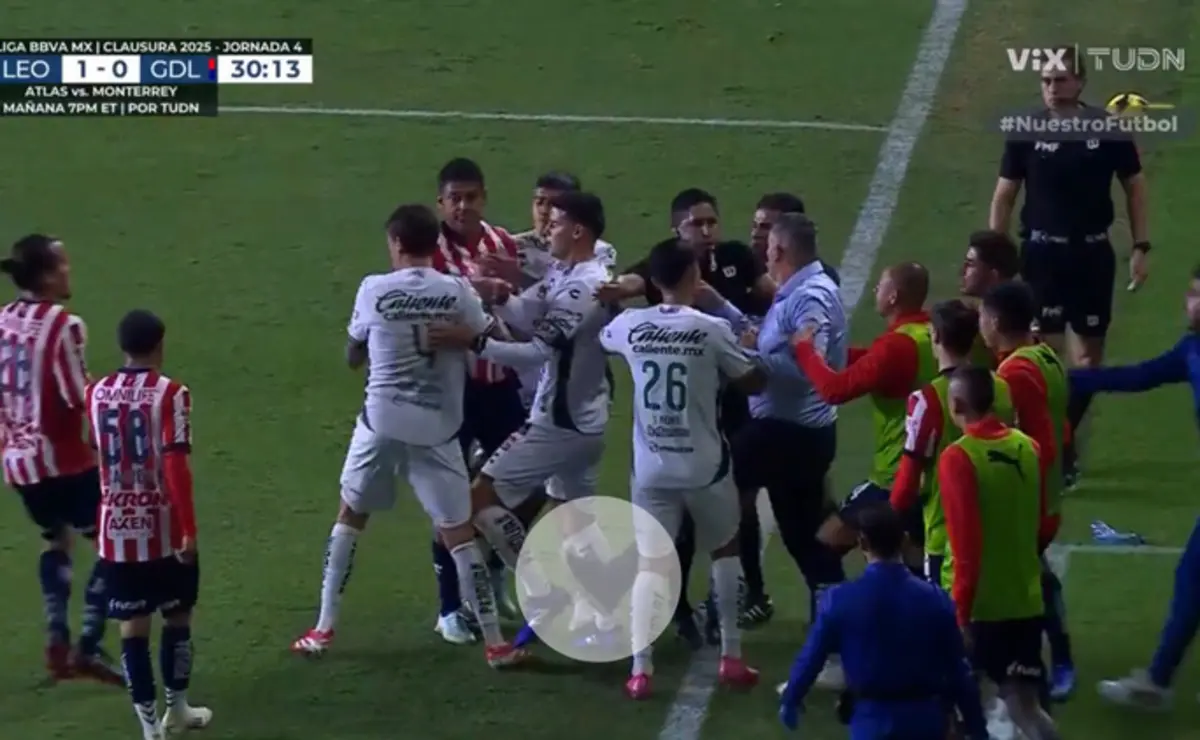 Imagem de contexto do artigo Insólito: treinador foi expulso e depois deu um pontapé em James Rodríguez. Ora veja