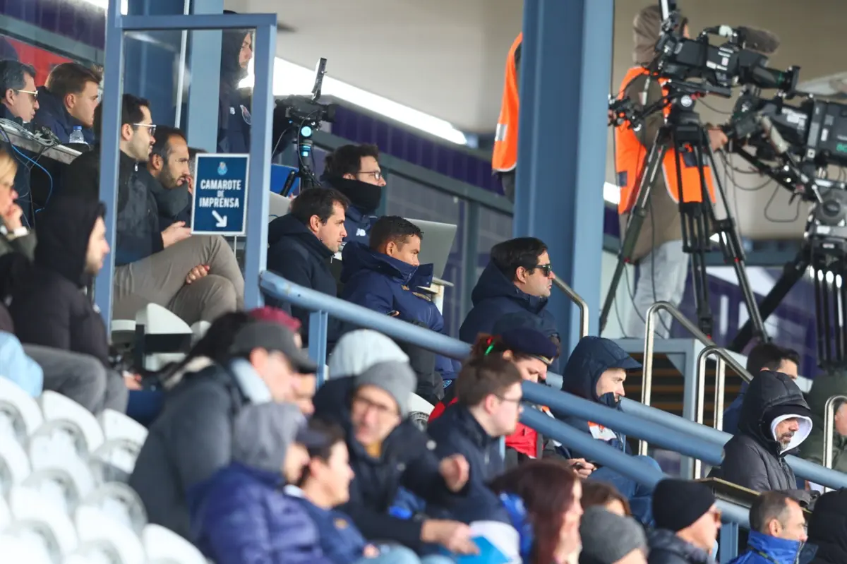Imagem de contexto do artigo Thiago Silva foi ver o FC Porto B-Vizela: "Joguei muitas vezes neste campo"