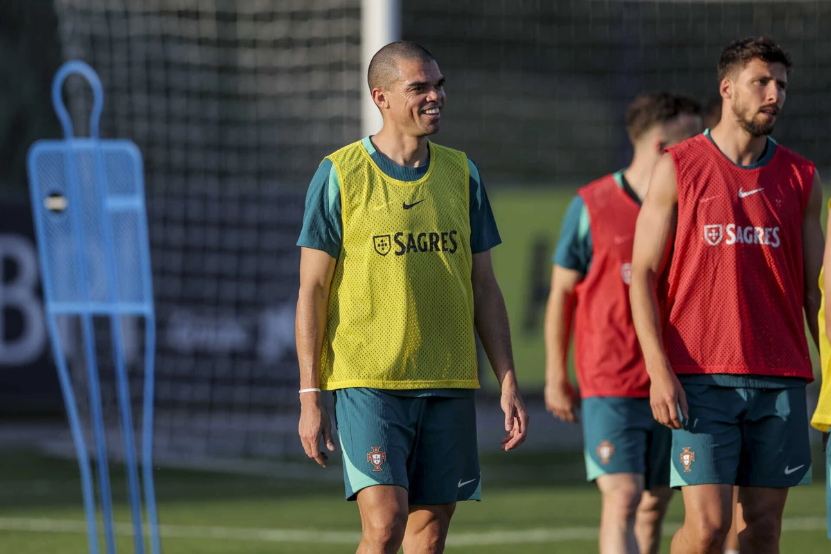 Imagem de contexto do artigo Pepe é aposta para trancar: "Dá maturidade e liderança ao setor"