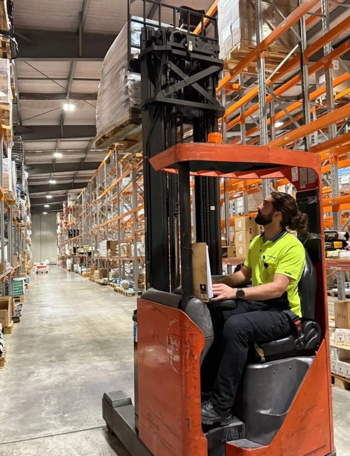 Imagem de contexto do artigo Trabalha num armazém, vai defrontar o Benfica e o irmão avisou-o: "Vais levar dez golos..."