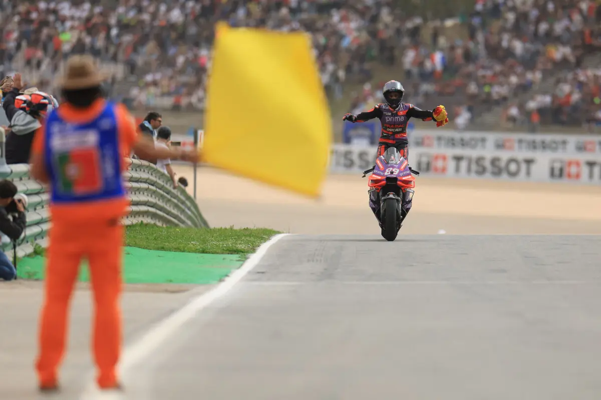 A festa de Jorge Martin em Portimão (Créditos: AFP)