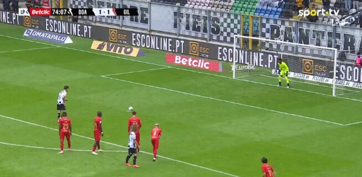 Penálti defendido por Andrew (créditos: Vsports)