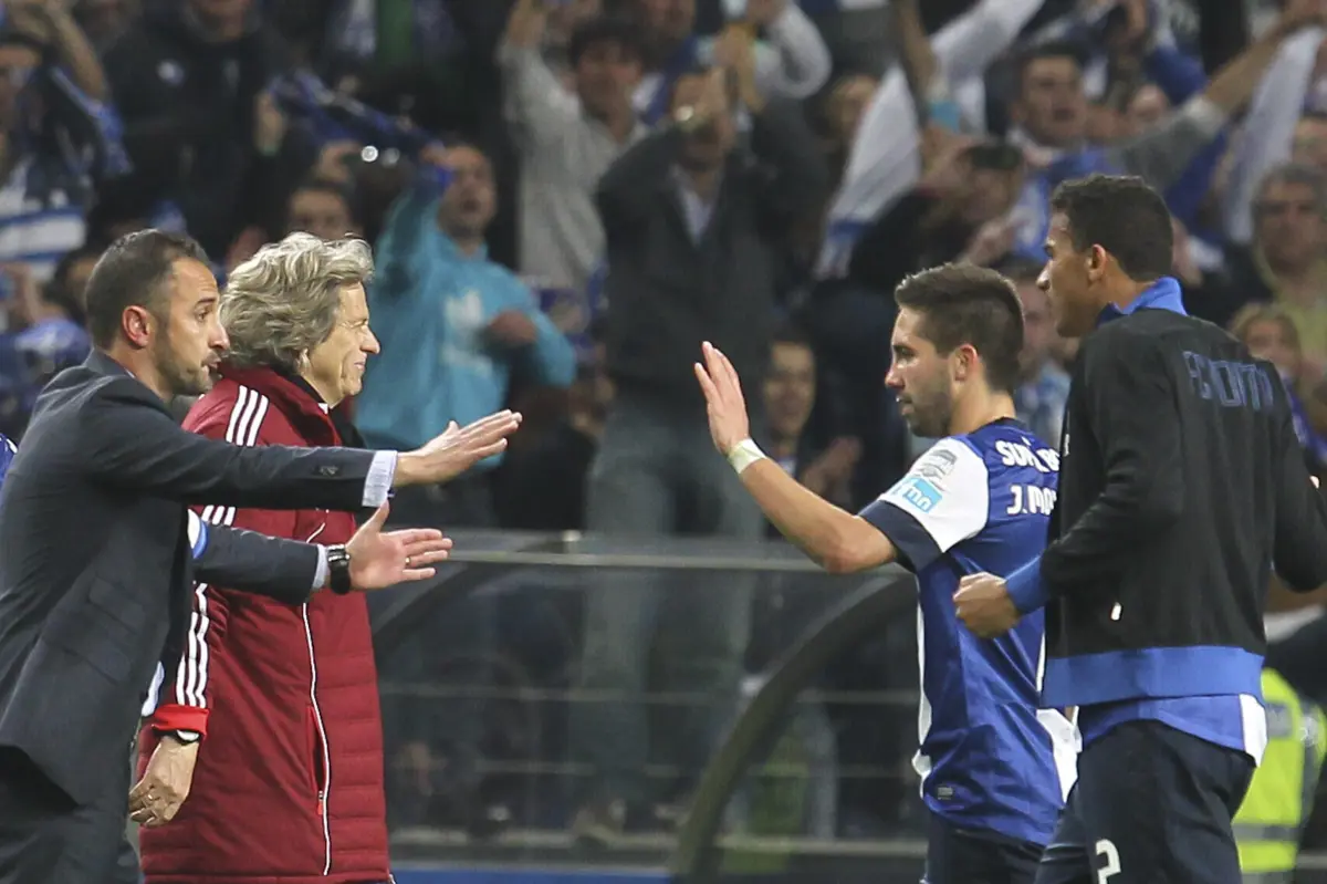 Vítor Pereira junto de Jorge Jesus (créditos: Steven Governo / Global Imagens )