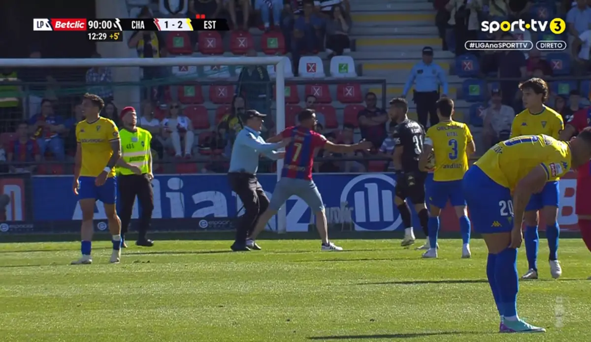 Imagem de contexto do artigo Caos no Chaves-Estoril e os regulamentos: flavienses arriscam jogos à porta fechada