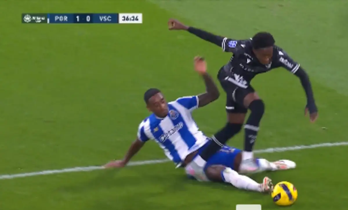 Imagem de contexto do artigo FC Porto-V. Guimarães: erro de Pablo Rosario e Nélson Oliveira aproveita para empatar. Ora veja