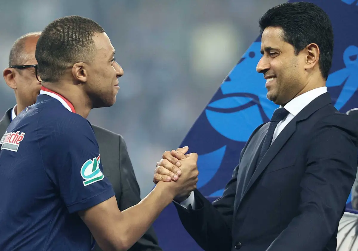 Klyan Mbappé e Nasser Al-Khelaifi (Créditos: FRANCK FIFE / AFP)
