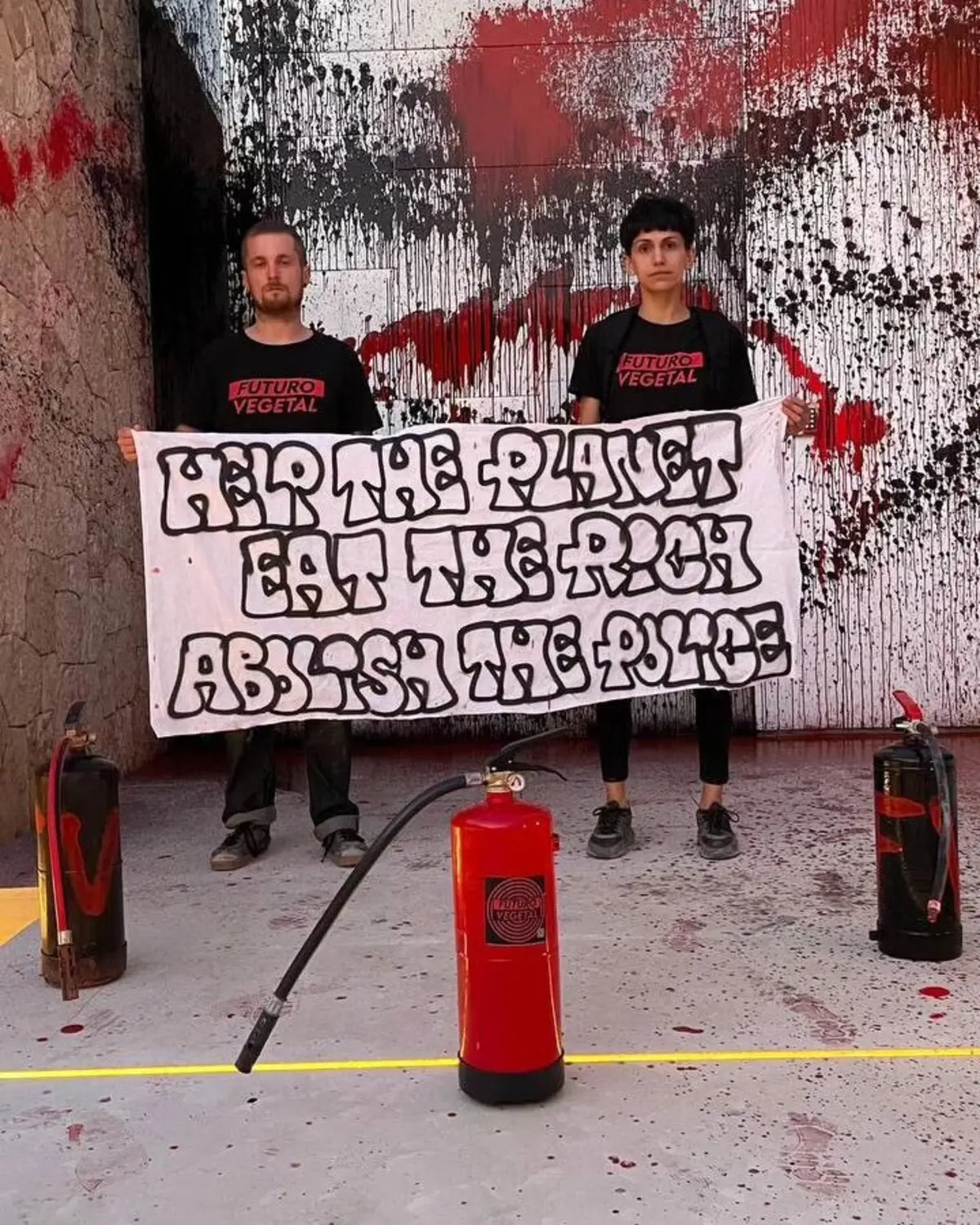 Imagem de contexto do artigo Messi pede 50 mil euros a grupo que vandalizou a sua casa em Ibiza