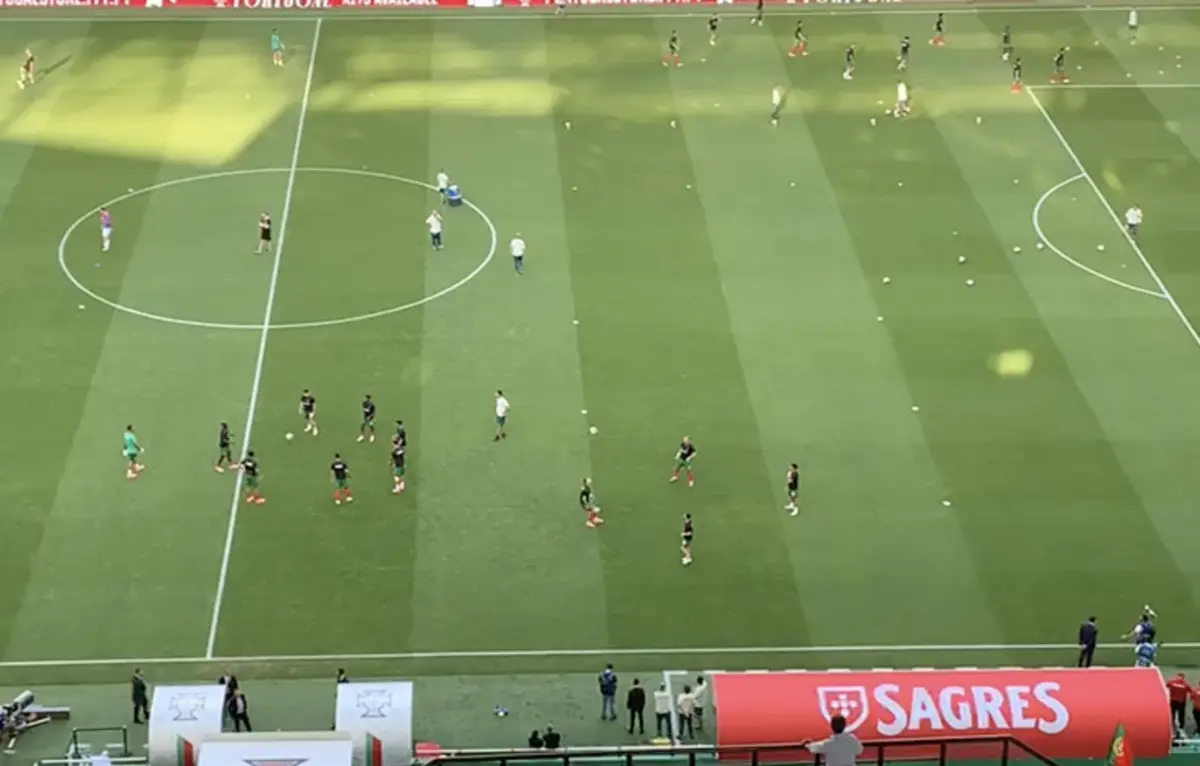 Imagem de contexto do artigo Nélson Semedo e Pepe no aquecimento, apesar de não estarem na ficha de jogo. Ora veja