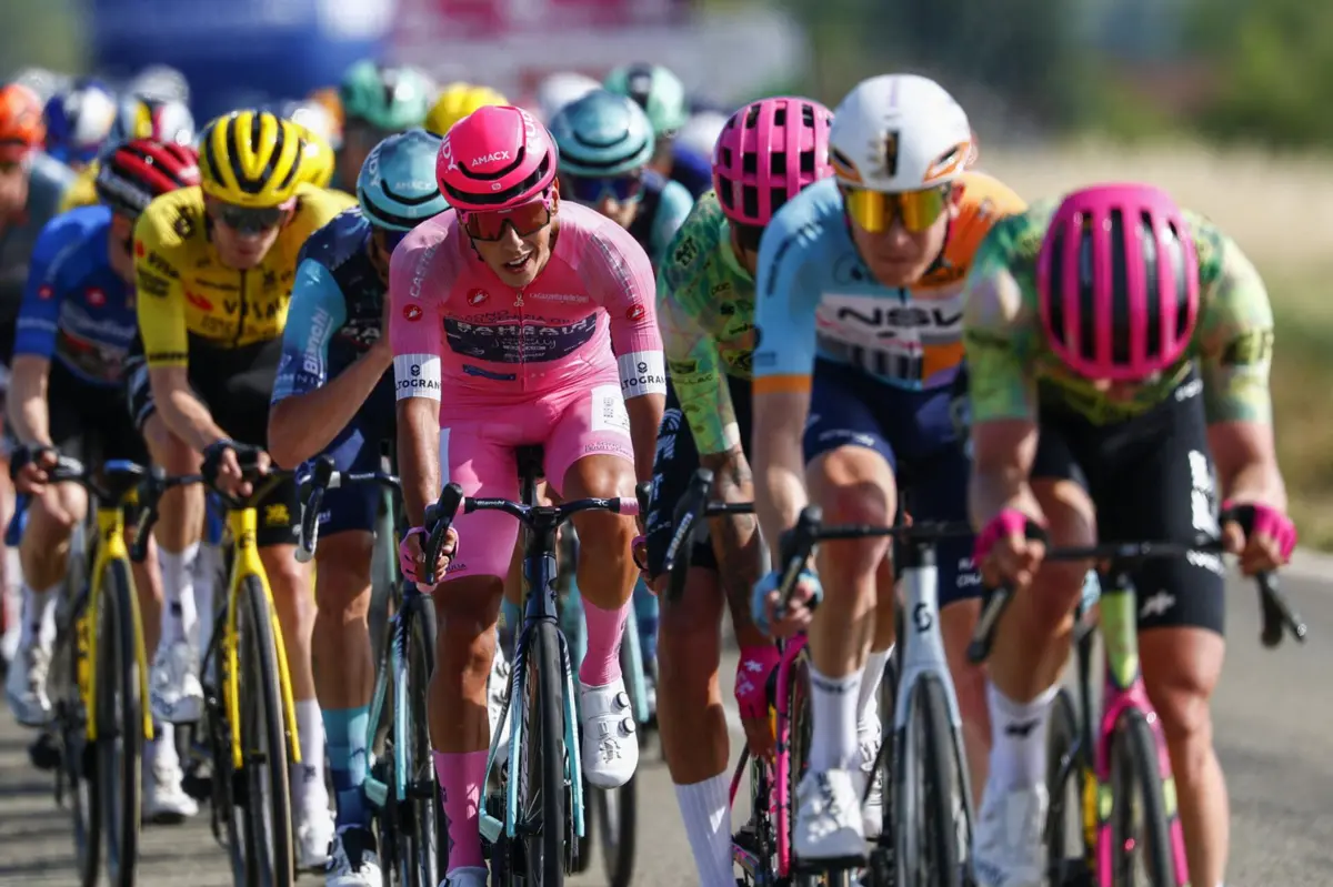 Ciclismo Planeamento decisivo para a vitória na etapa e manutenção da camisola rosa.