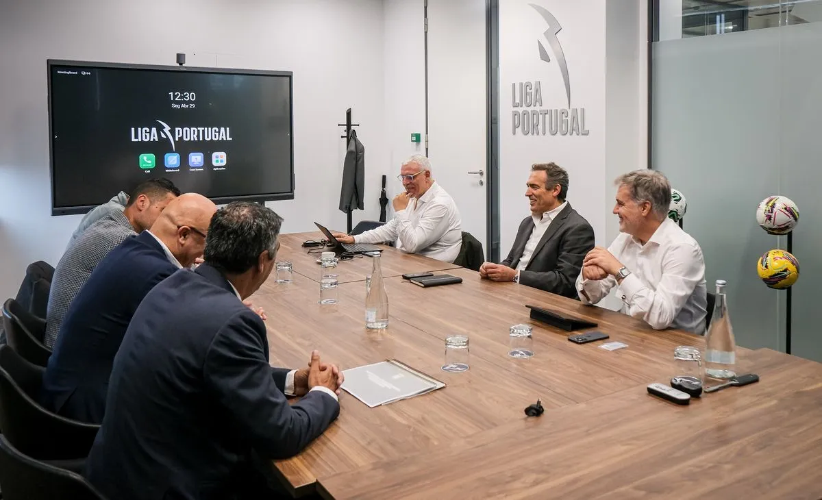 Imagem de contexto do artigo Liga recebeu APAF para "abordar o ambiente crítico vivido face às arbitragens"