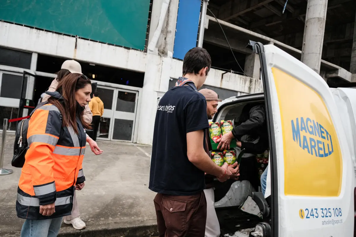 Centenas de voluntários juntaram-se em Leiria para uma ação de limpeza em larga escala, dos danos causados pela depressão Kristin