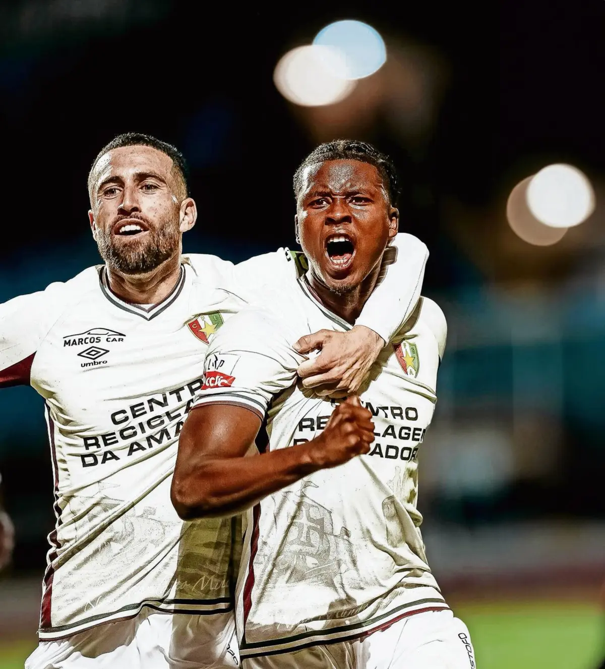 Sidny Cabral (à direita) esteve endiabrado em Rio Maior