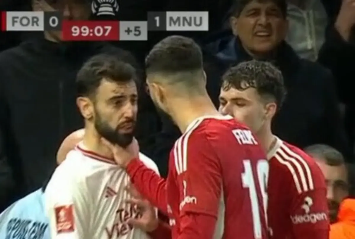 Felipe agarra pescoço de Bruno Fernandes (créditos: X/Reprodução)