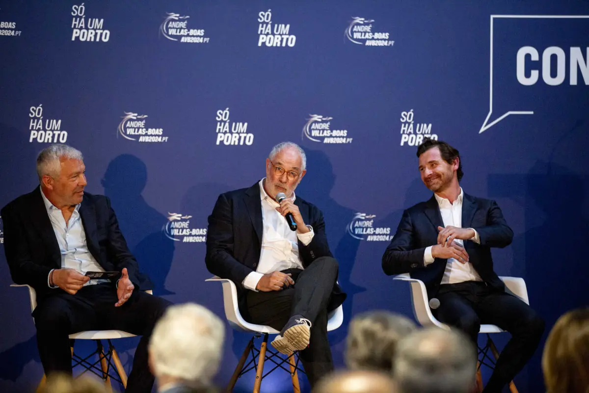 Villas-Boas com Andoni Zubizarreta e Jorge Costa (créditos: Carlos Carneiro / Global Imagens)