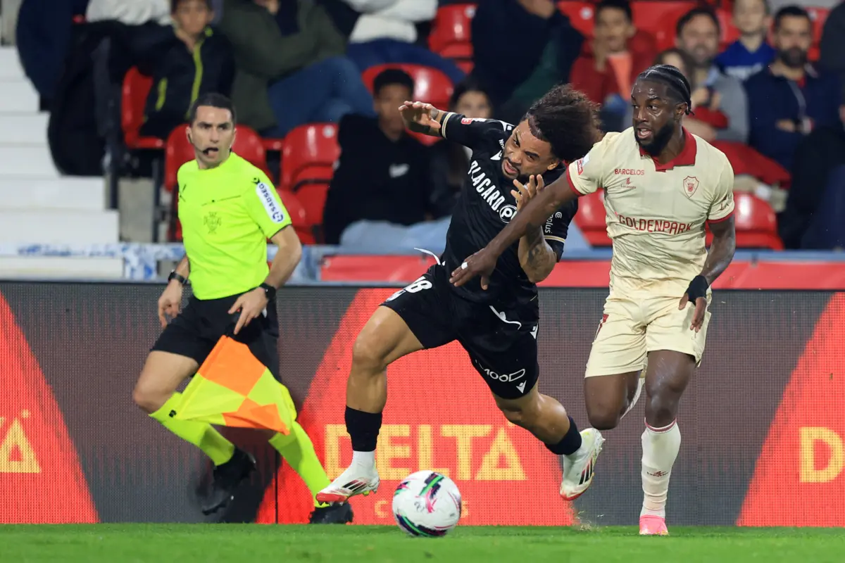 Imagem de contexto do artigo Sandro Cruz e Jordi Mboula de saída do Gil Vicente