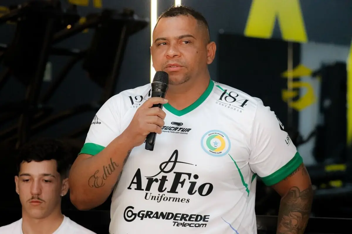 Imagem de contexto do artigo Walter volta a mudar de clube no Brasil e impressiona pelo físico