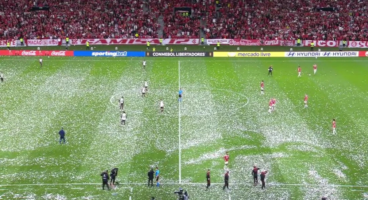 Imagem de contexto do artigo Insólito na Libertadores: chuva de papel atrasou Internacional-Flamengo