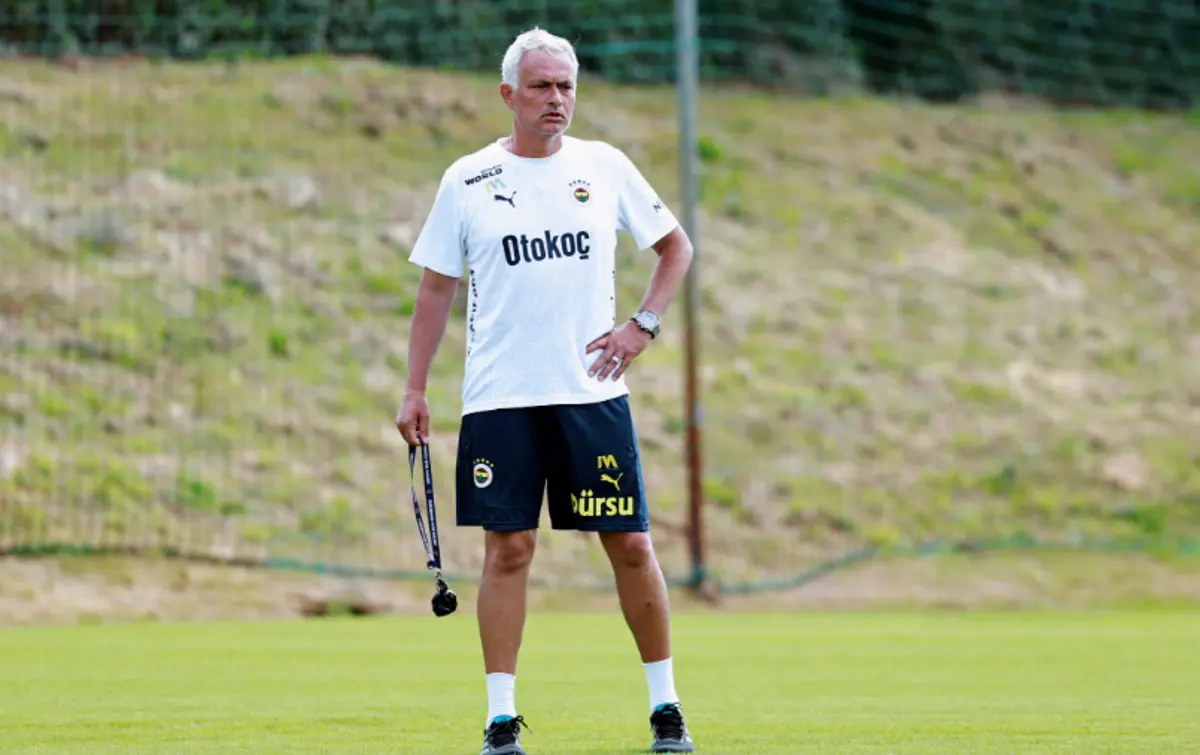 Mourinho (Reprodução: Fenerbahçe)