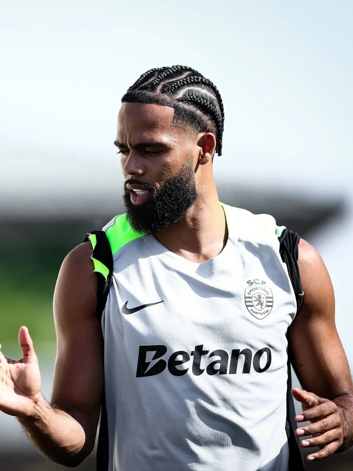 Imagem de contexto do artigo St. Juste e a despromoção: "Descobri que ia para a equipa B pelos jornais"