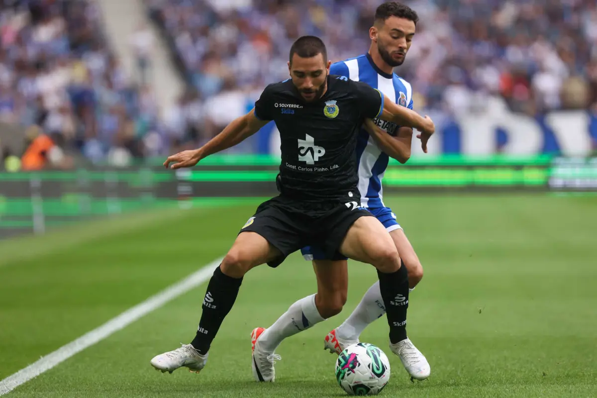 Tiago Esgaio com João Mário (créditos: Ivan Del Val/Global Imagens)