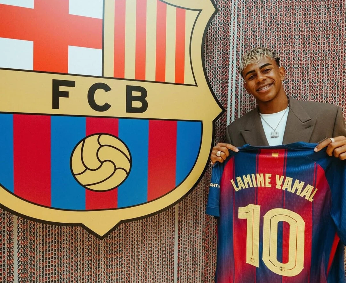 Yamal passou a usar o número 10, tal como Messi, após renovar contrato (créditos: Barcelona)
