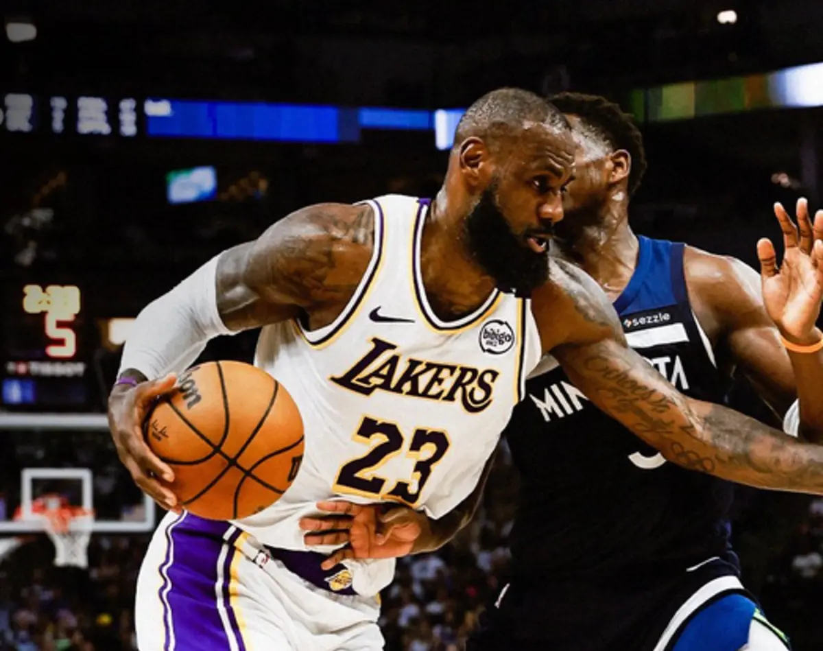 Imagem de contexto do artigo Lakers foram eliminados e LeBron James aborda a reforma: "Vou sentar-me com a família..."