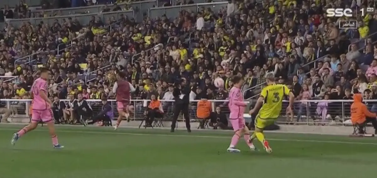 Falta sobre Messi (créditos: X/Reprodução)