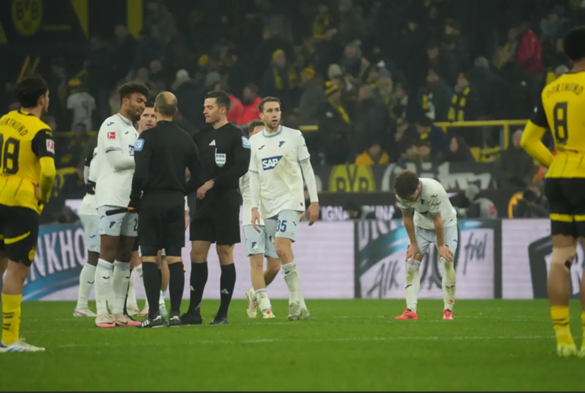 Arthur Chaves frente ao Dortmund