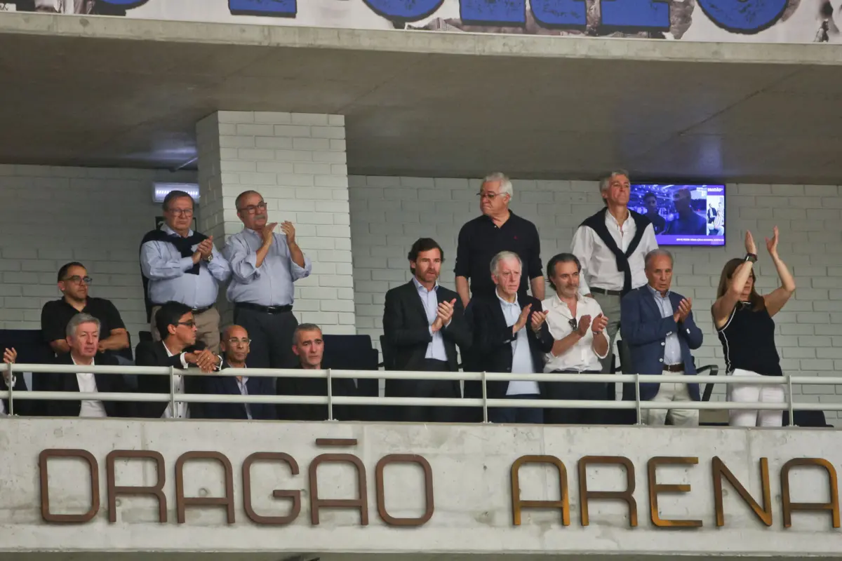 Imagem de contexto do artigo Aplausos de Villas-Boas e festa do FC Porto em mais um clássico de hóquei