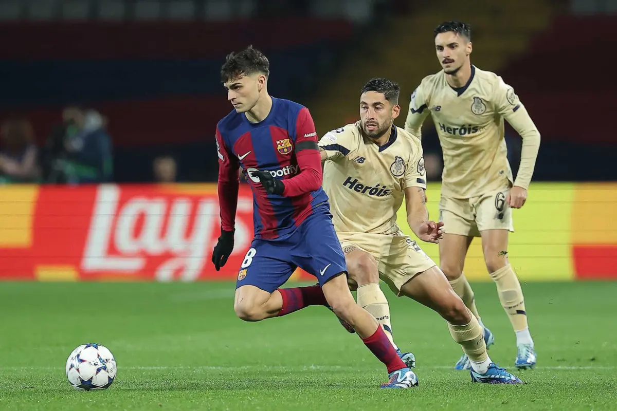 Pedri em ação contra o FC Porto, na Liga dos Campeões (créditos: AFP)