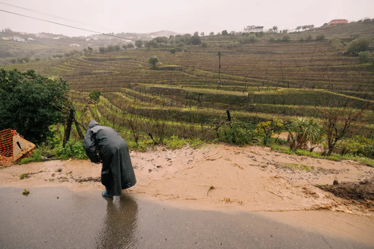 Mau tempo causa estragos por todo o país