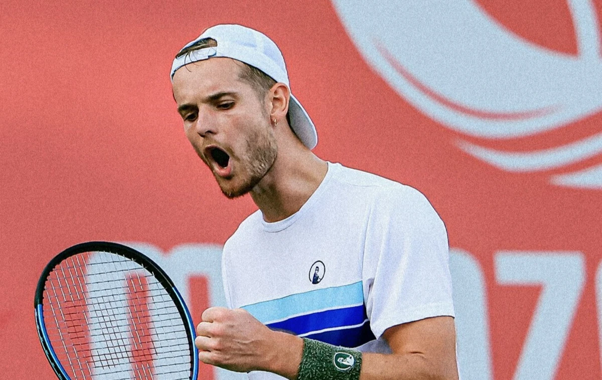 Imagem de contexto do artigo Insólito: tenista desqualificado por tomar duche na pausa entre sets