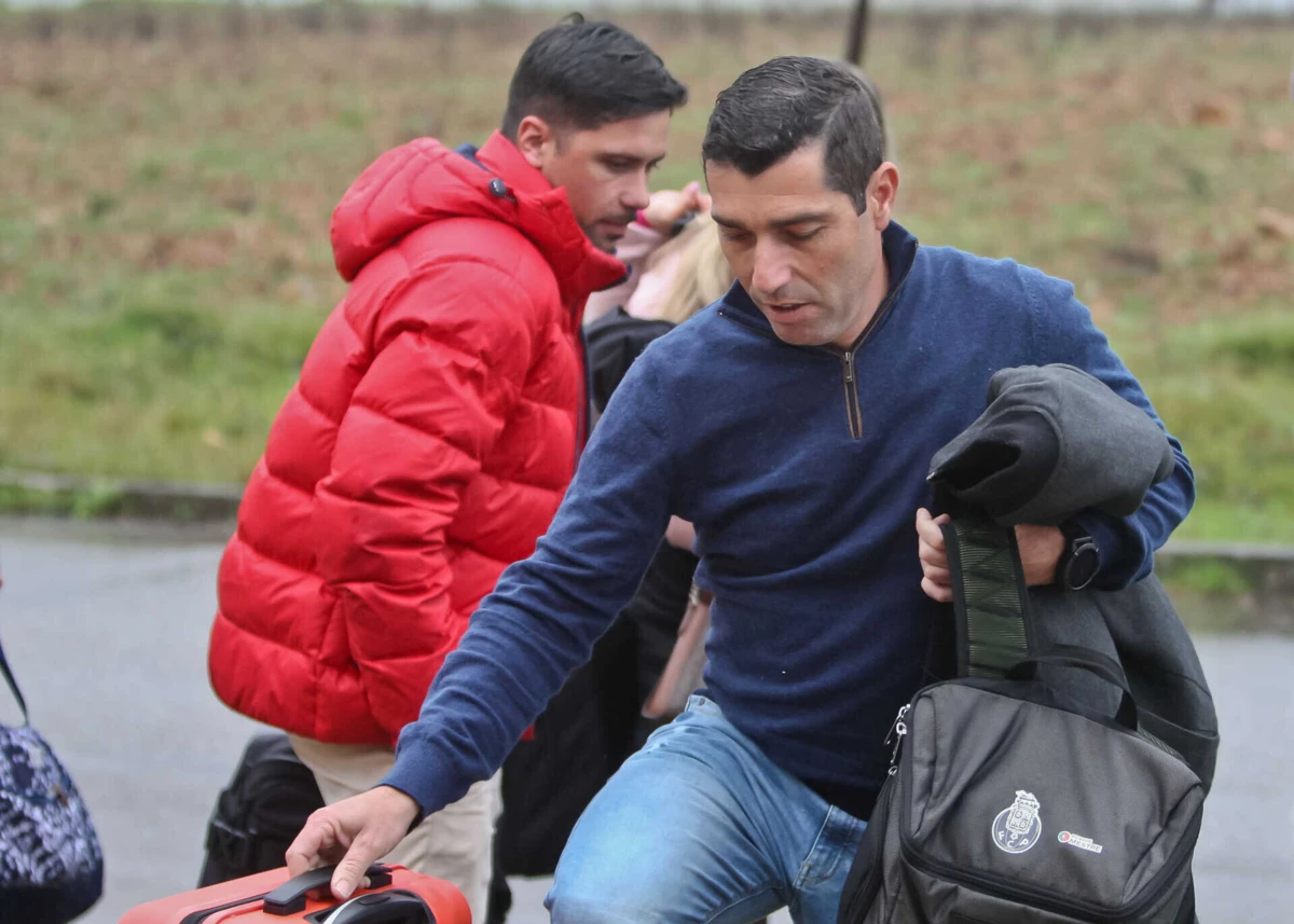 Ricardo Mestre, de azul (créditos: José Carmo / Global Imagens)