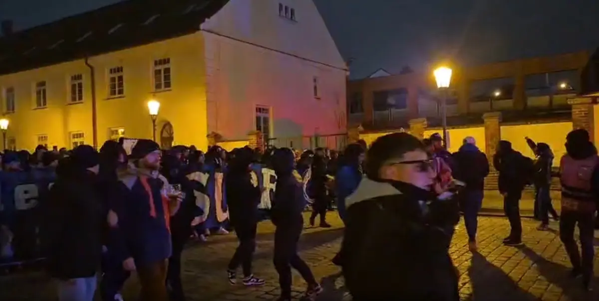 Imagem de contexto do artigo Adeptos do FC Porto a caminho do estádio do Plzen. Confira o vídeo