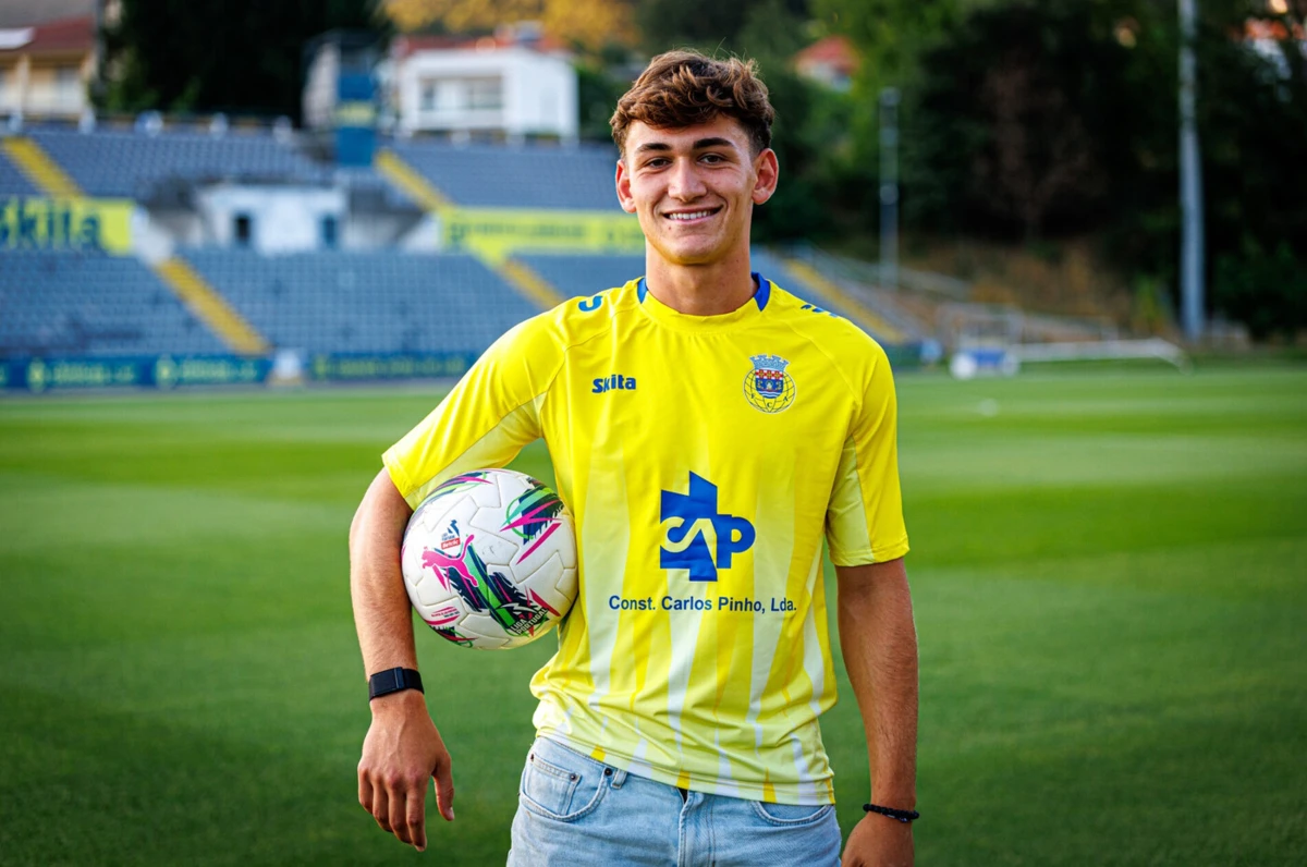 Imagem de contexto do artigo Mais um talento vindo de Espanha: Mateo Flores reforça meio-campo do Arouca