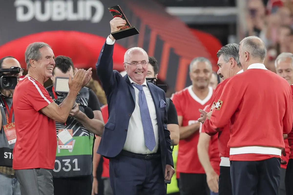 Sven-Goran Eriksson foi homenageado na Luz (Créditos: Gerardo Santos/Global Imagens)