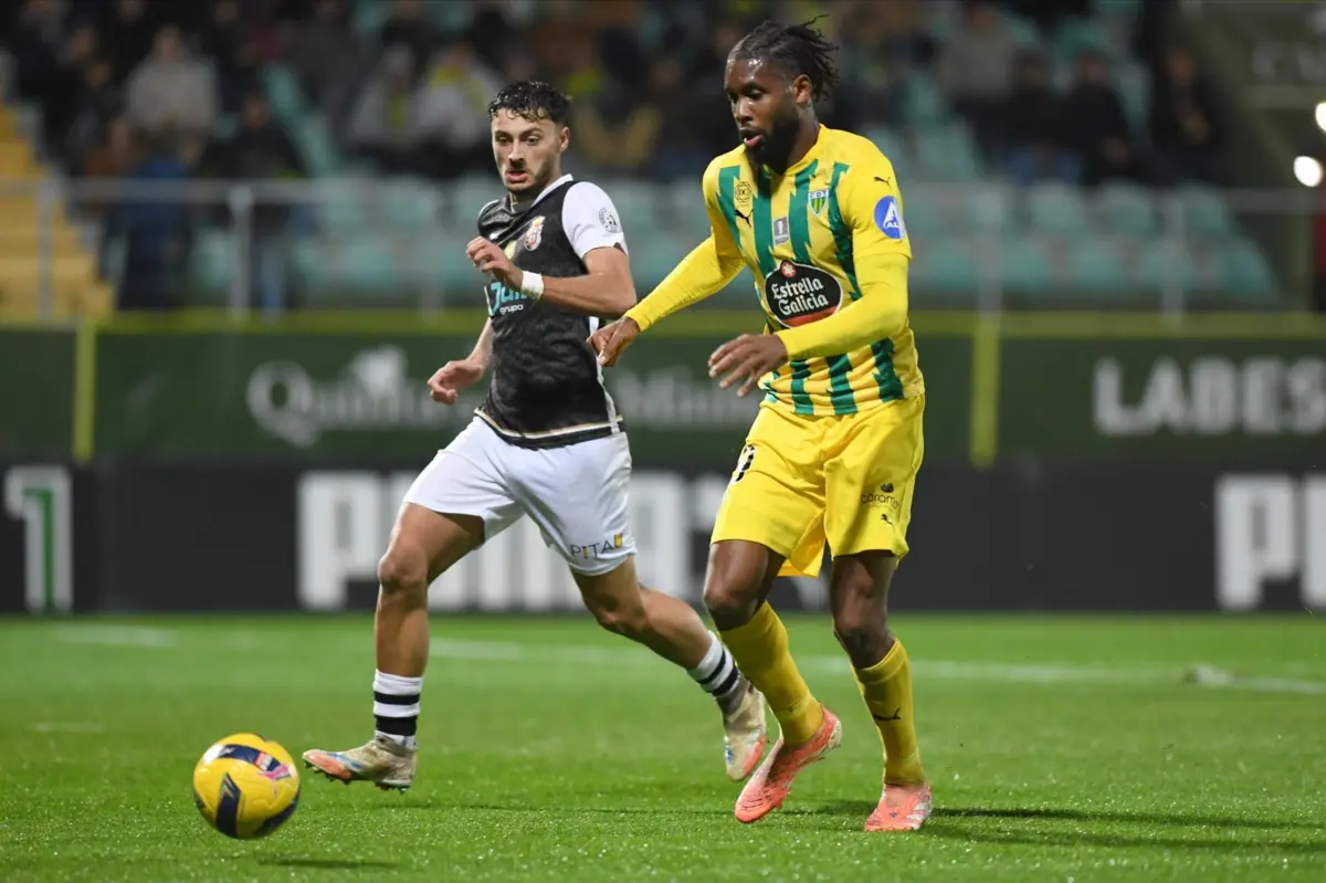 Imagem de contexto do artigo Tondela multado por causa da publicidade na camisola e no estádio