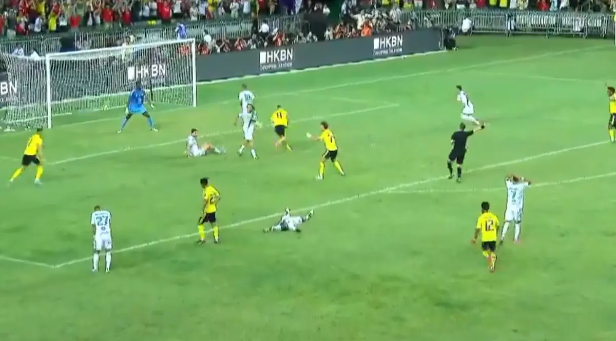 Imagem de contexto do artigo Al Nassr-Al Ahli: Kessié perde em zona proibida e Brozovic faz o 2-1 aos 82 minutos