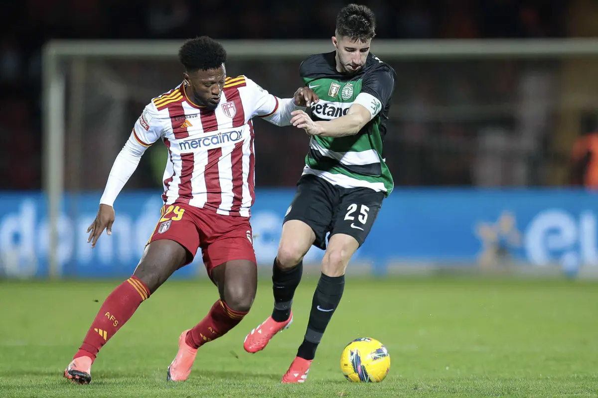 Gonçalo Inácio (à esquerda) e Zé Luís no Aves SAD-Sporting (créditos: MANUEL FERNANDO ARAUJO/LUSA)