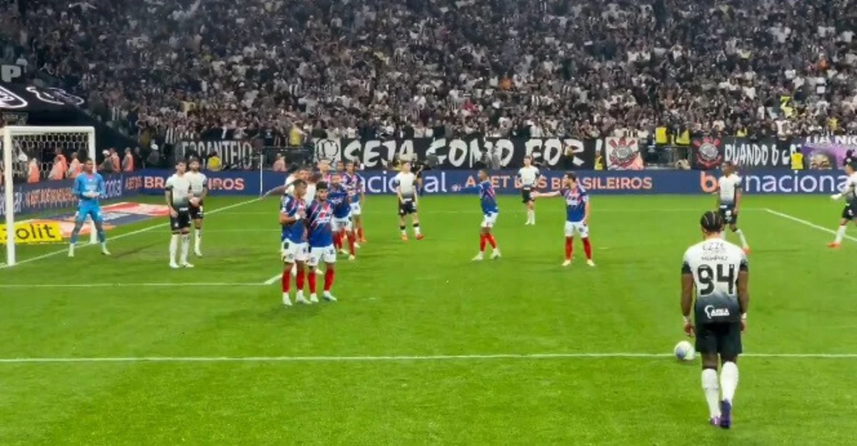 Livre de Depay (créditos: X/Reprodução)