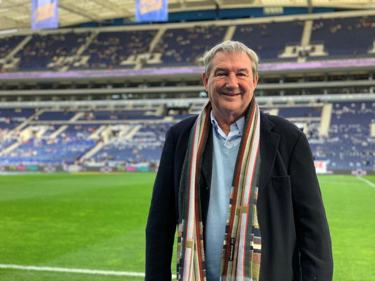 Imagem de contexto do artigo "Sporting queria-me mas Pinto da Costa fez nova oferta e fiquei três anos"