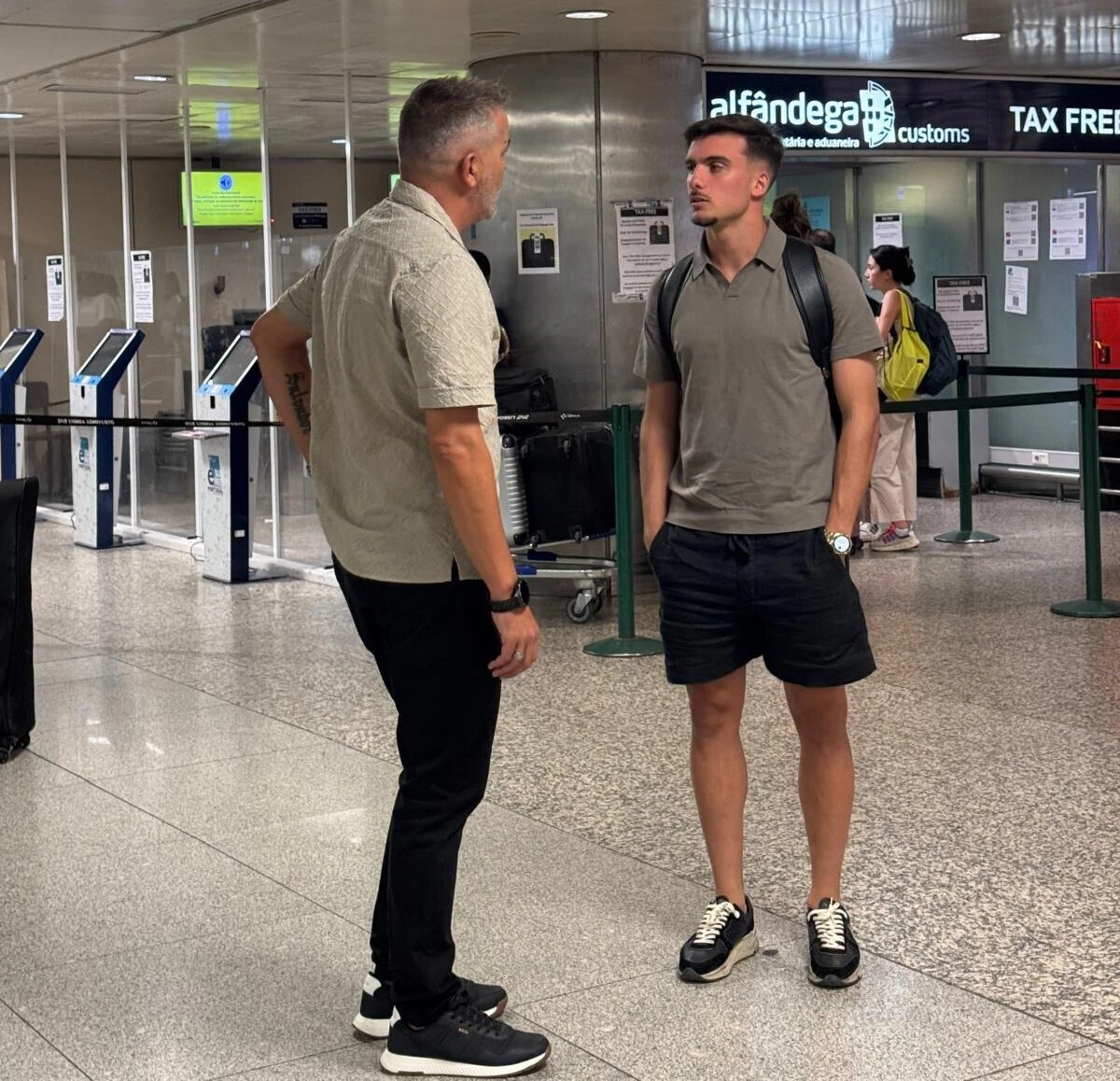 Rafael Rodrigues com o agente Paulo Pereira