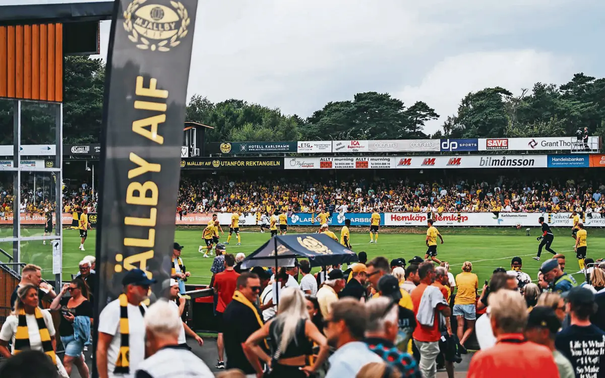 Imagem de contexto do artigo Mjallby num conto de fadas: da falência ao possível título em nove anos