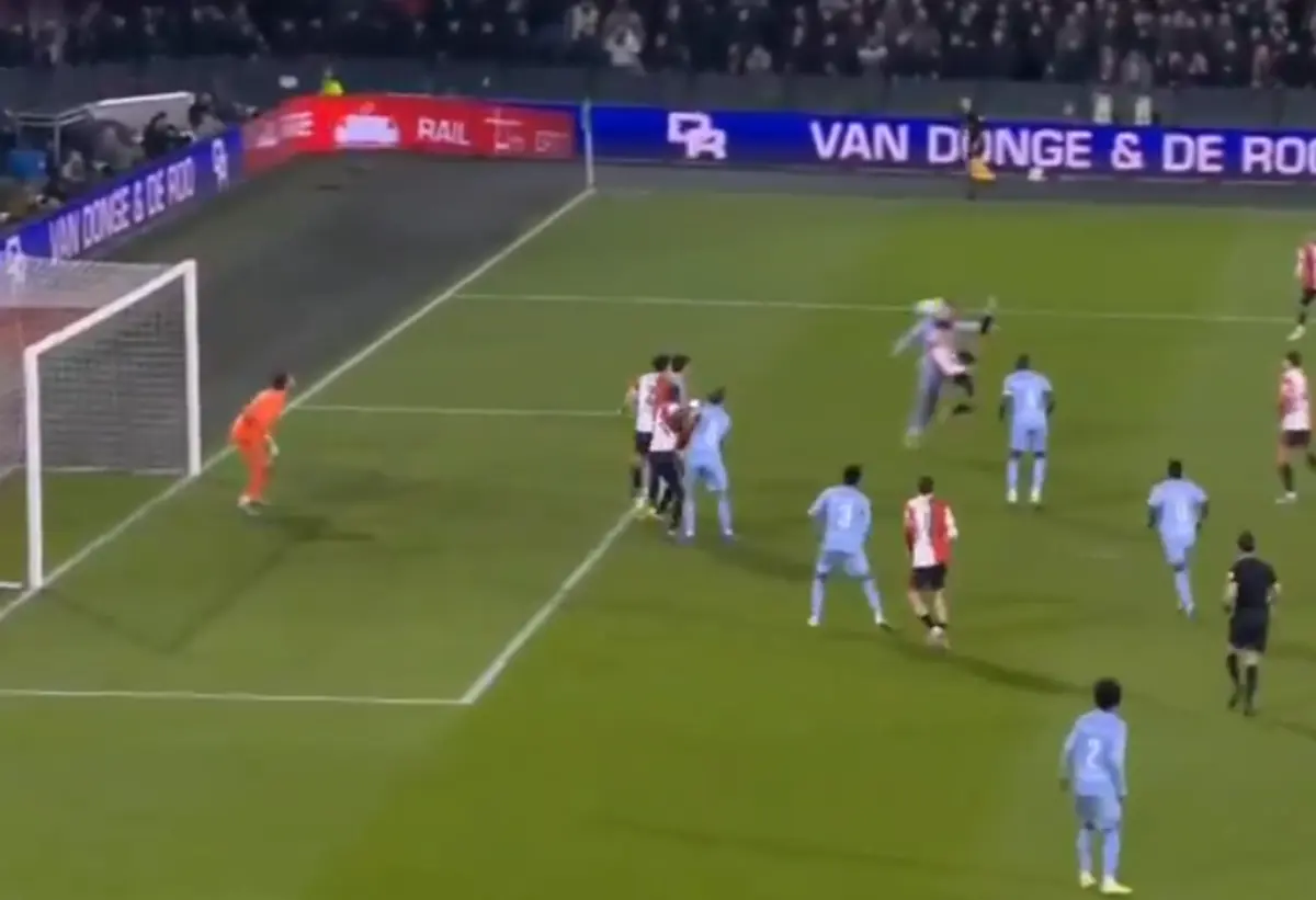 Imagem de contexto do artigo Estreia a marcar pelo Feyenoord: filho de Van Persie entrou e bisou