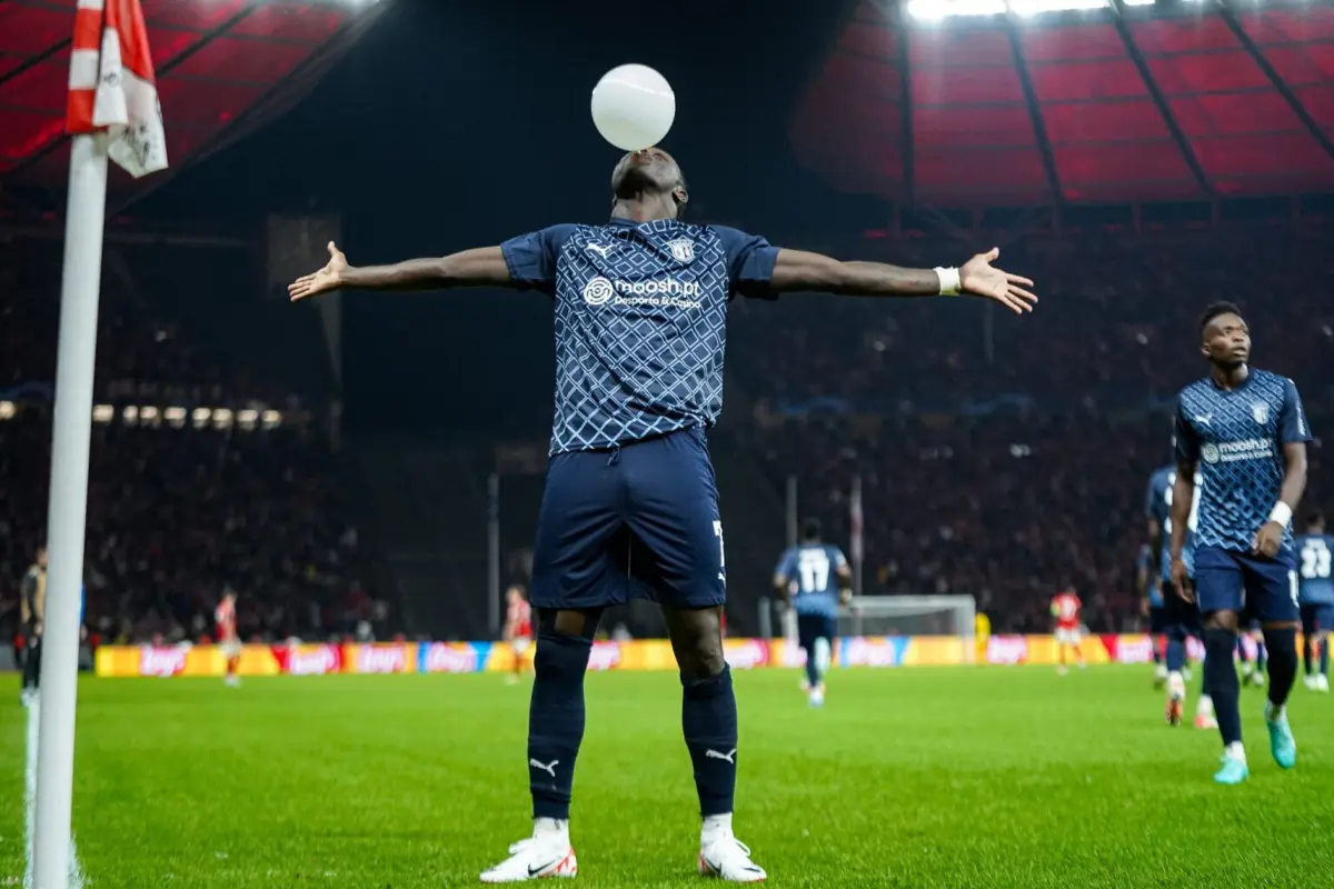 Imagem de contexto do artigo Golos de Bruma e Bruno Fernandes na Champions concorrem a distinção