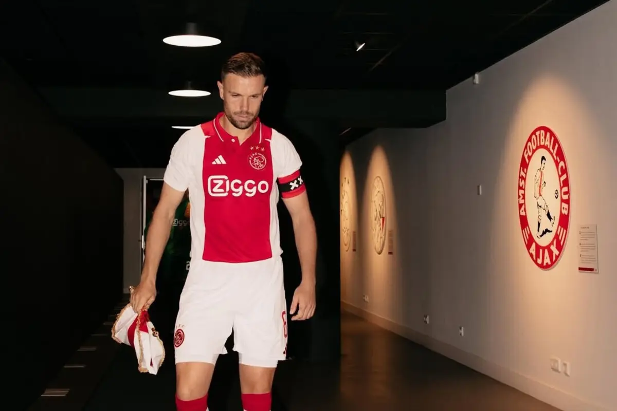 Imagem de contexto do artigo Henderson recorda Farioli: "Senti o Ajax a crescer semana após semana"