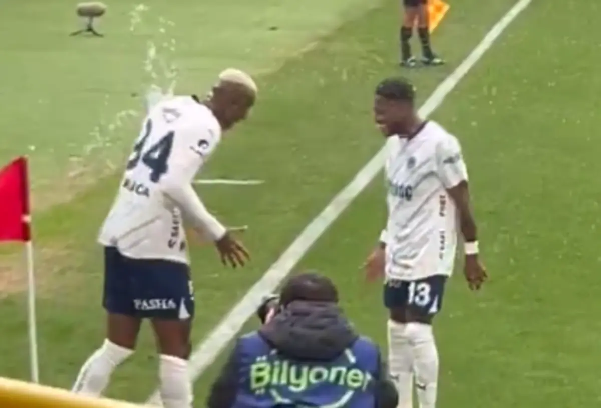Imagem de contexto do artigo Talisca atingido por garrafa de água no Alanyaspor-Fenerbahçe