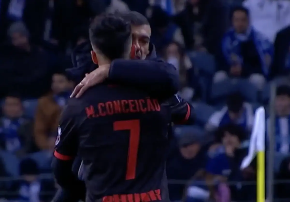 Imagem de contexto do artigo FC Porto-Leixões: o momento de Sérgio Conceição com o filho Moisés que o estádio aplaudiu