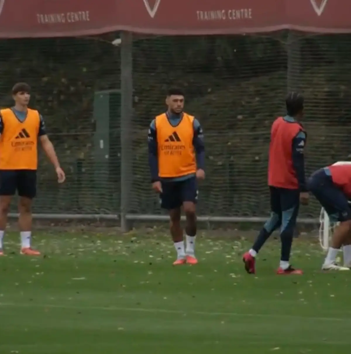 Imagem de contexto do artigo Oxlade-Chamberlain está sem clube e voltou ao Arsenal para treinar com os sub-21